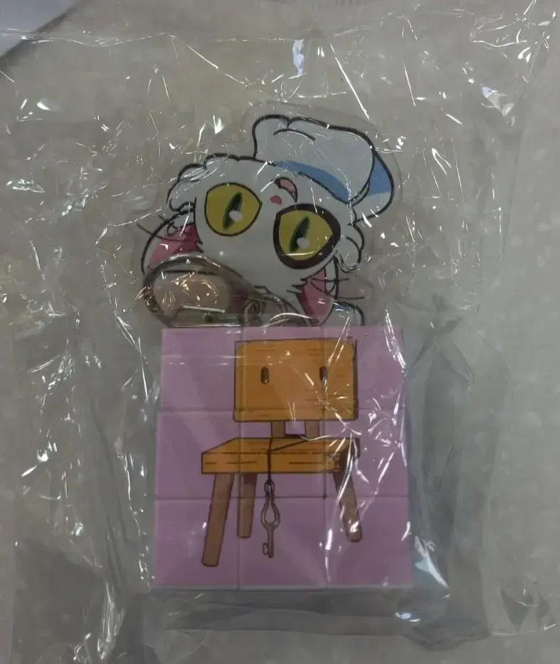 Suzume's Doorstop Cube Keyring Sager