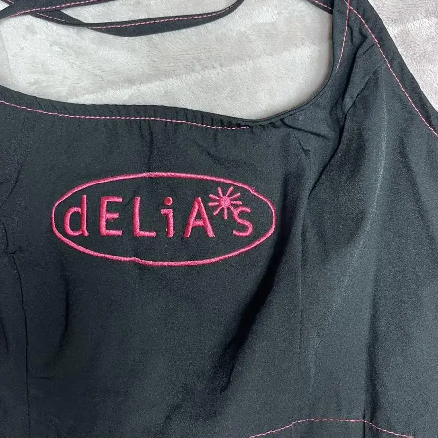 dELiA*s 델리아스 나일론 자수 홀터 넥 탑 민소매