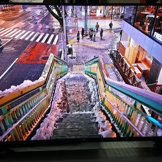 엘지 65인치 UHD TV 팜니다. 65UF7700  스마트TV