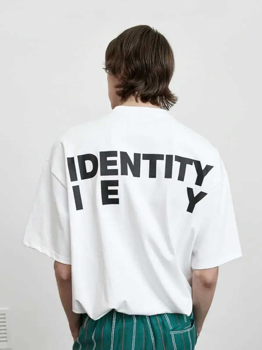 IDENTITY BACK LOGO T-SHIRT White