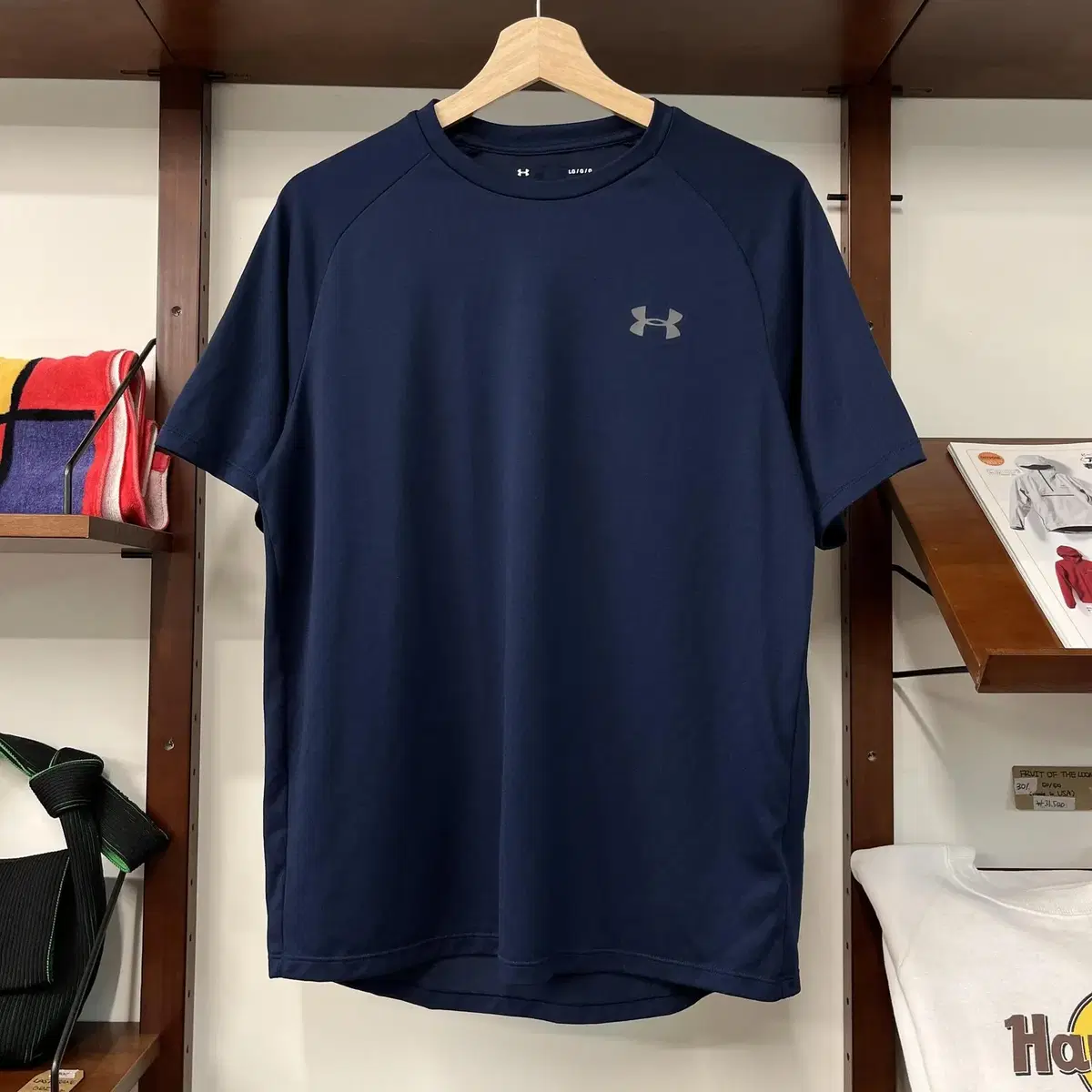 UNDER ARMOUR poly T-shirt