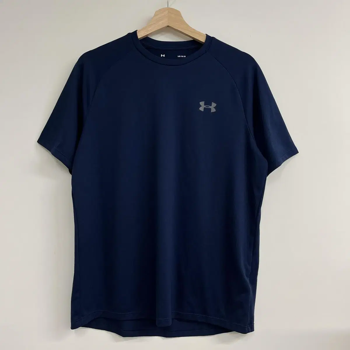 UNDER ARMOUR poly T-shirt