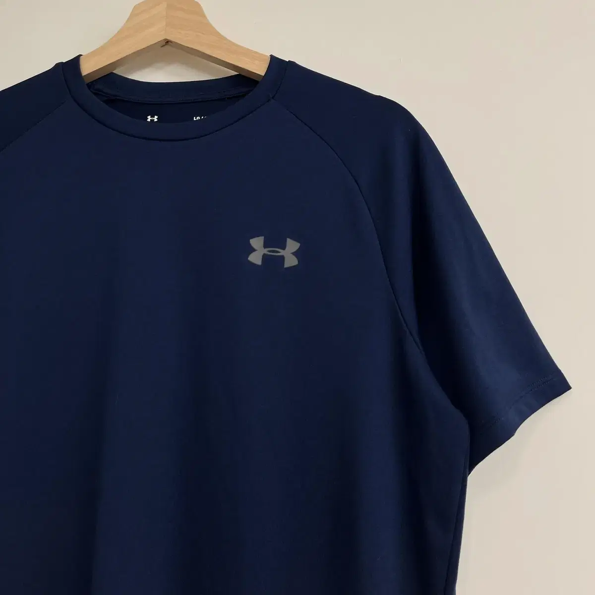 UNDER ARMOUR poly T-shirt