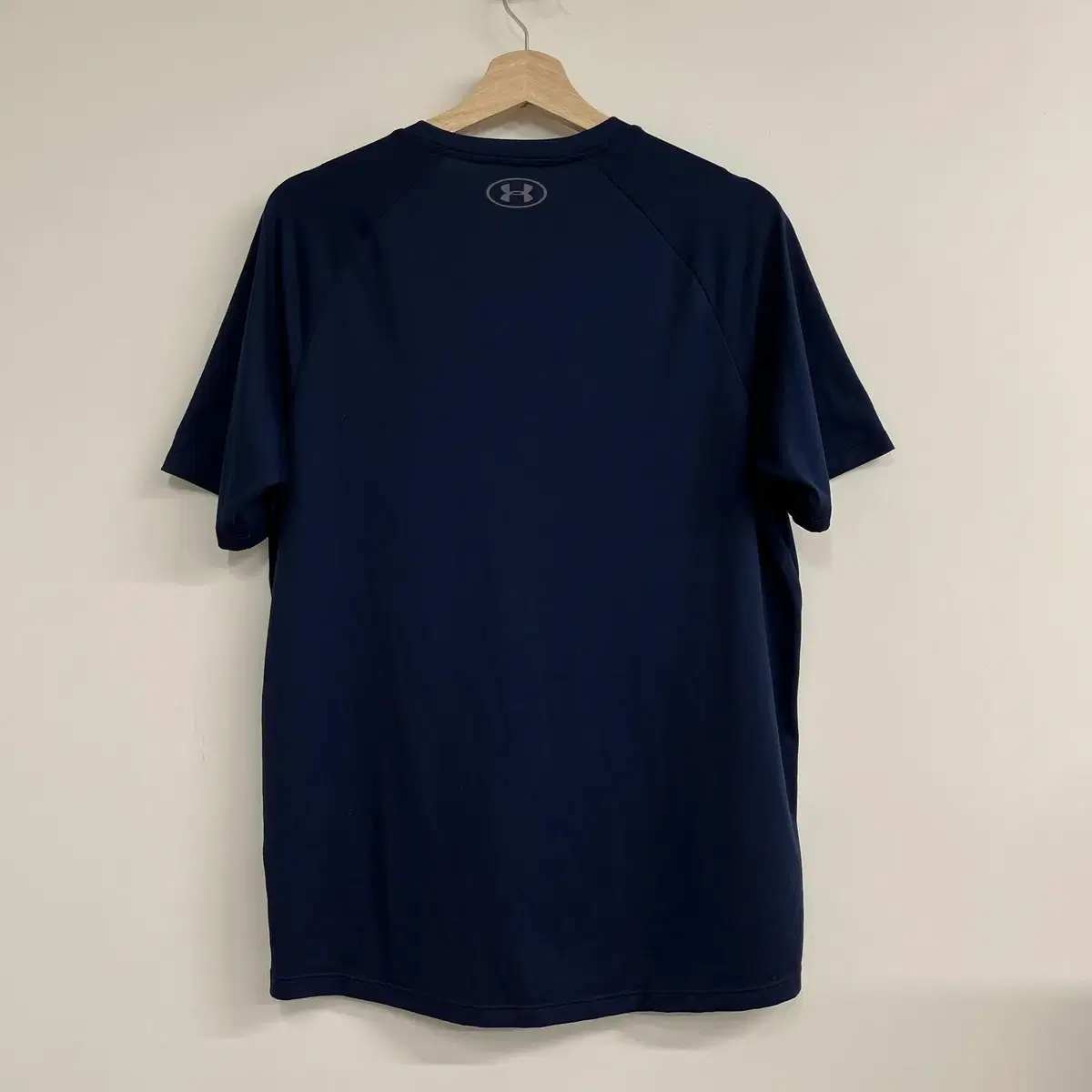 UNDER ARMOUR poly T-shirt