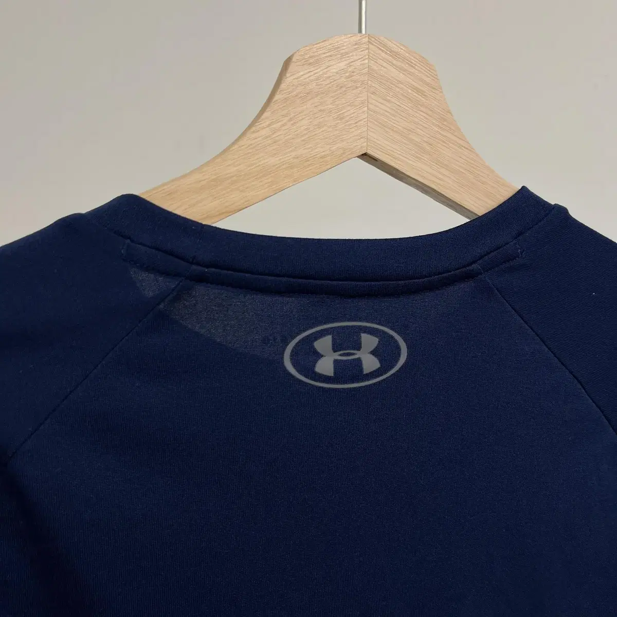 UNDER ARMOUR poly T-shirt