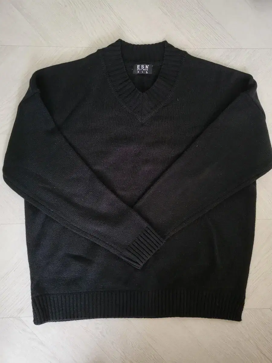 ESN test V-neck knit