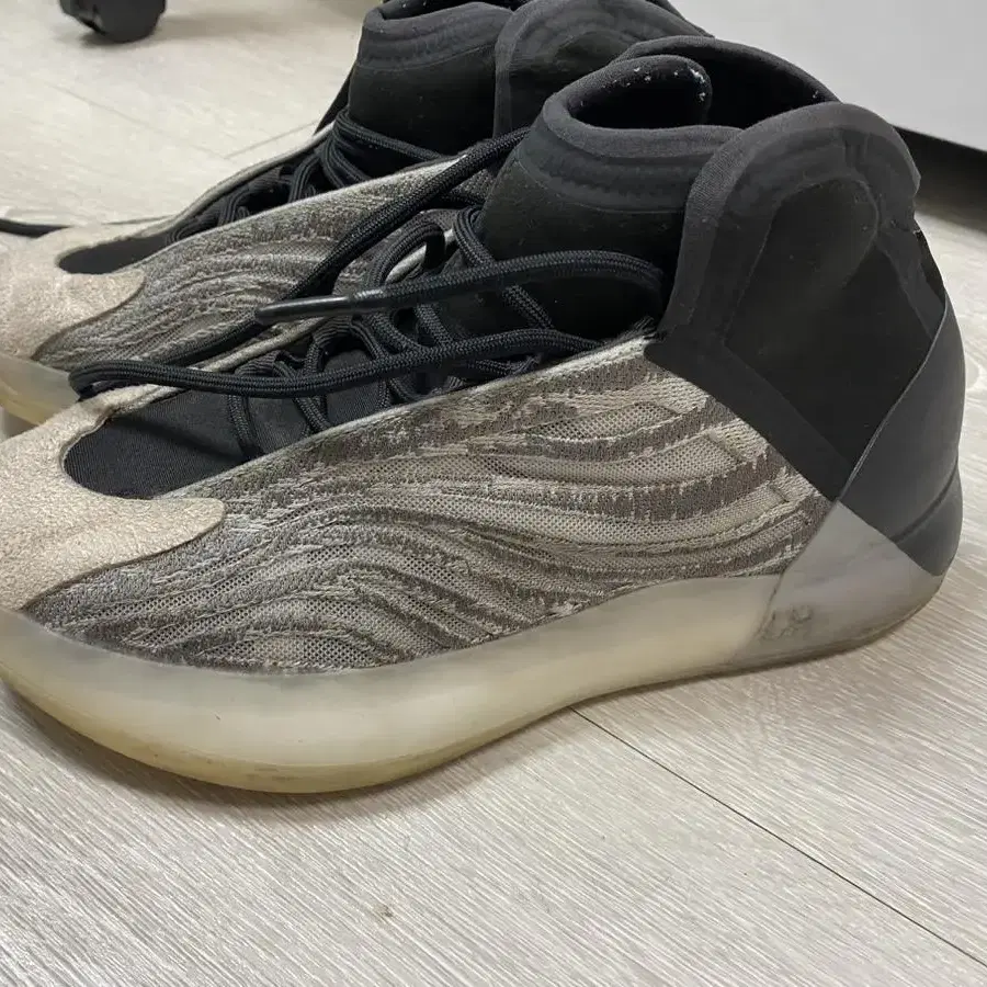 아디다스 yeezy QNTM Lifestyle 퀸텀