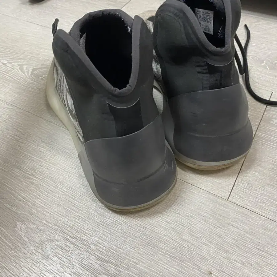 아디다스 yeezy QNTM Lifestyle 퀸텀