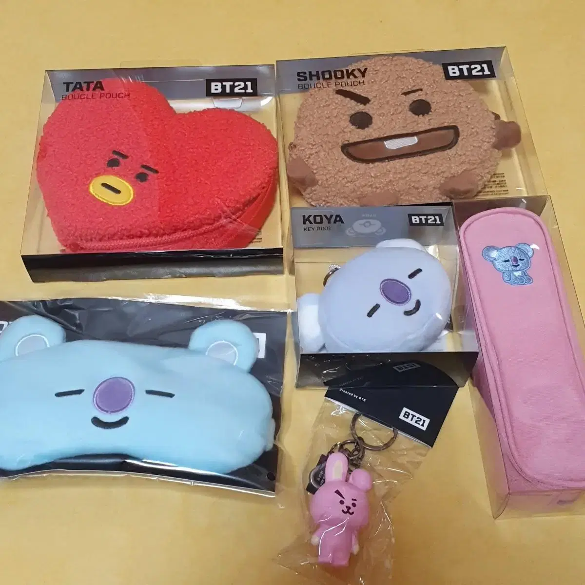 라인프렌즈 BT21 비티21 타타 / 슈키 부클 파우치 팝니다