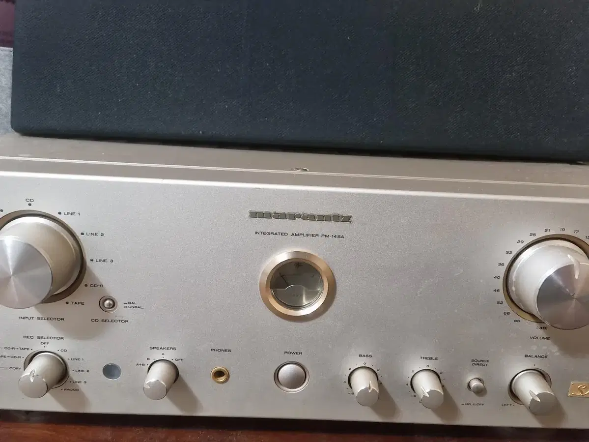 We are selling a Marantz PM14SA amplifier.