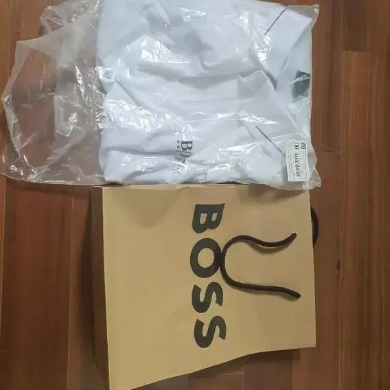 boss 티셔츠 새상품 L사이즈