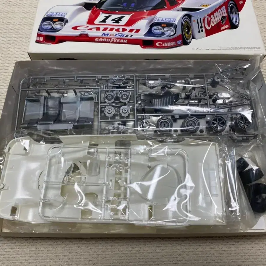 TAMIYA 1/24 Canon PORSCHE  956