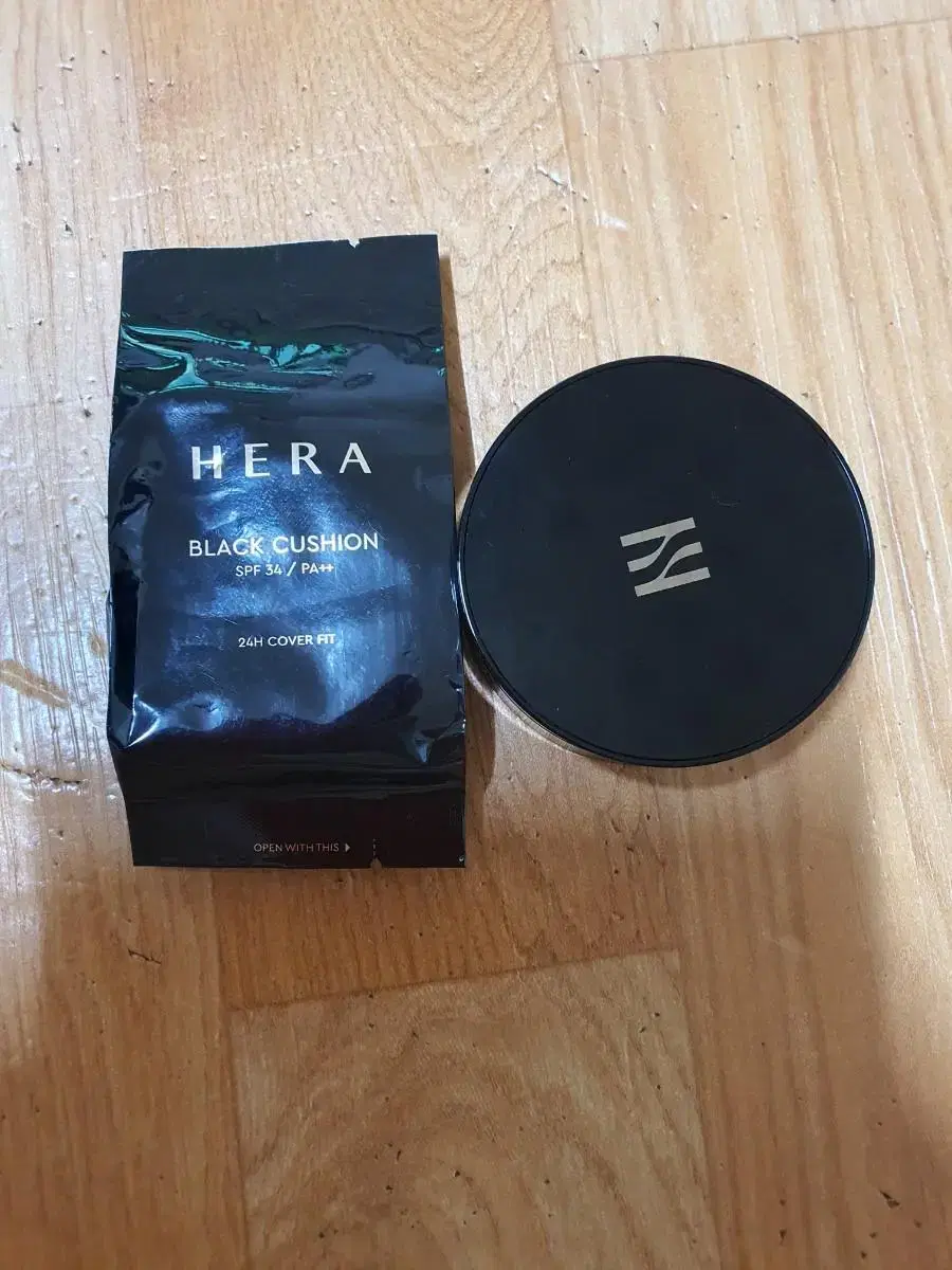 HERA New Black Cushion 17C1