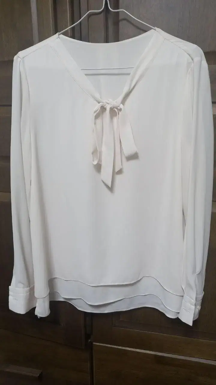 Ribbon blouse 5,000 won => Vahn-geup-taekpo 5,000 won