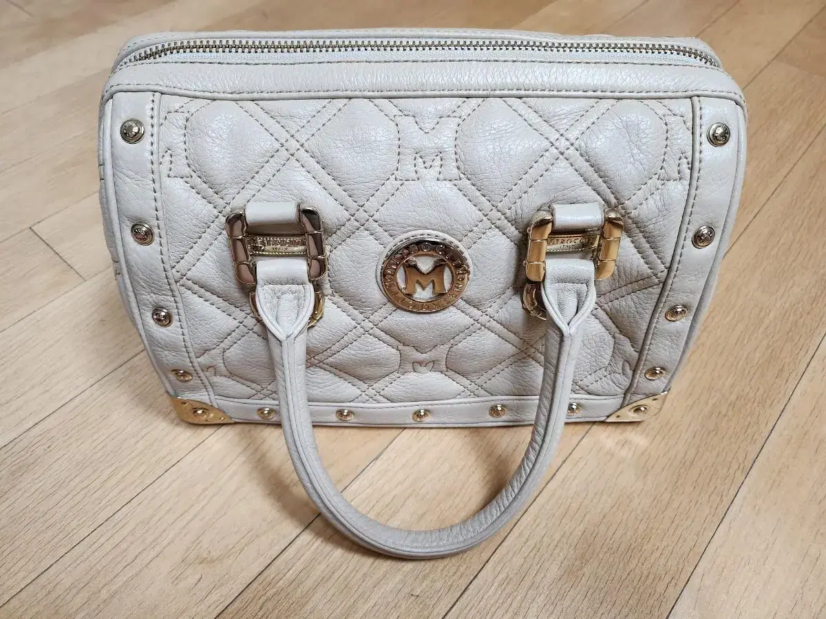 메트로시티 토트백 브랜드 중고거래 플랫폼, 번개장터