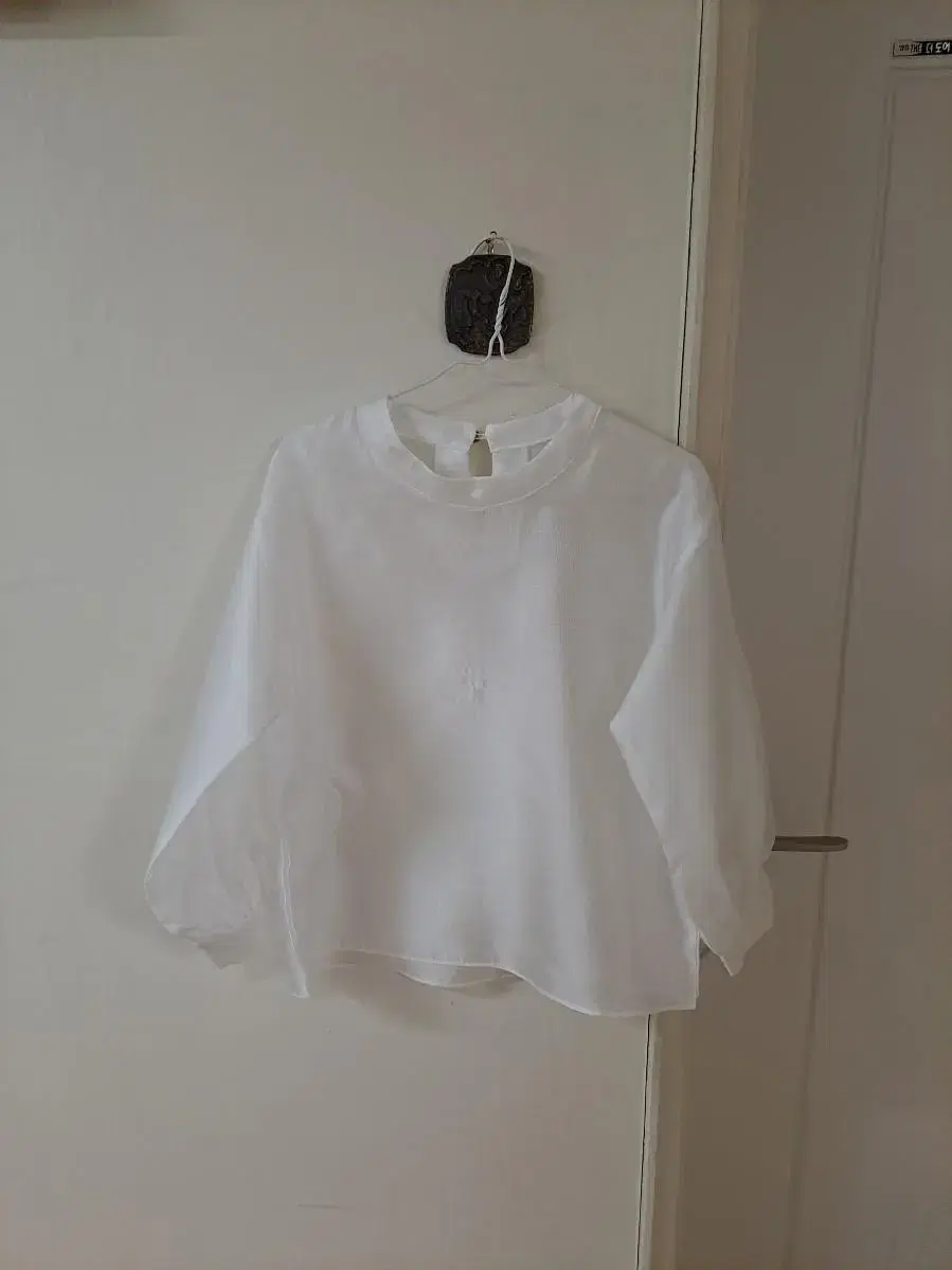 Long-sleeved blouse with bust 49