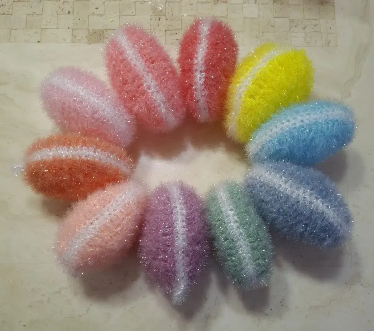 Macaroon Bread Scrubber