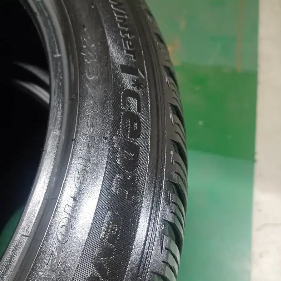 스노우 타이어 245/45 R19.(2짝)270/40 R19(2짝)