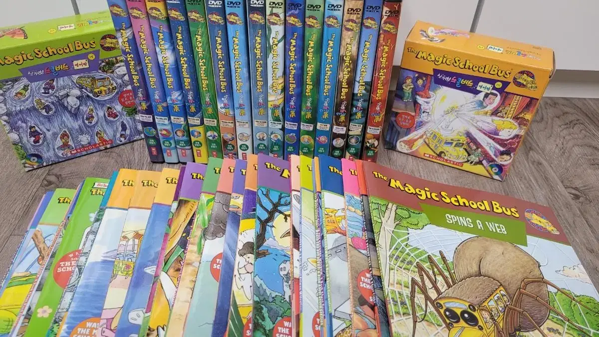 30 Magic School Bus readers and 30 CDs (MAGIC SCHOOL BUS