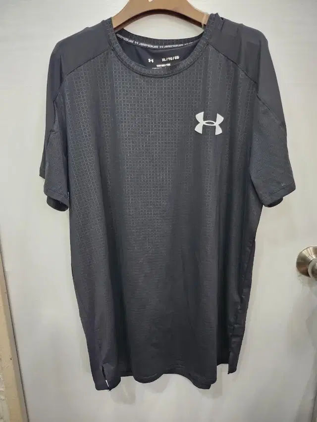 (105,XL) UNDER ARMOUR 언더아머 반팔 ! 세탁완료 !