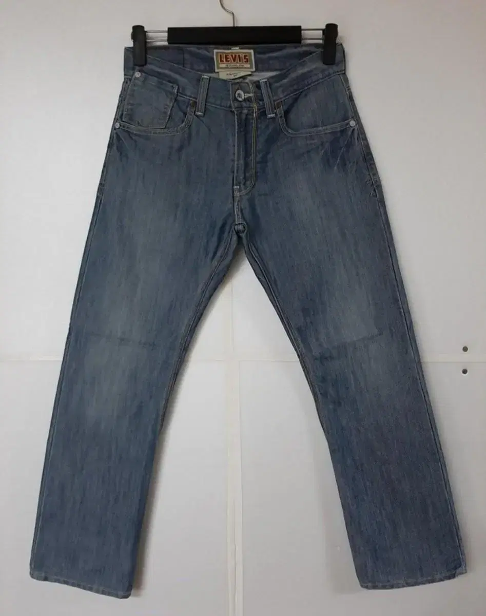 31) Levi's 514 USA Straight Fit Jeans