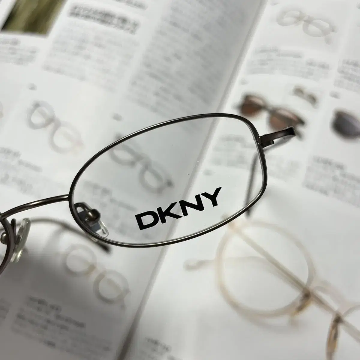 DKNY 도나카란뉴욕 브라운 티타늄 안경