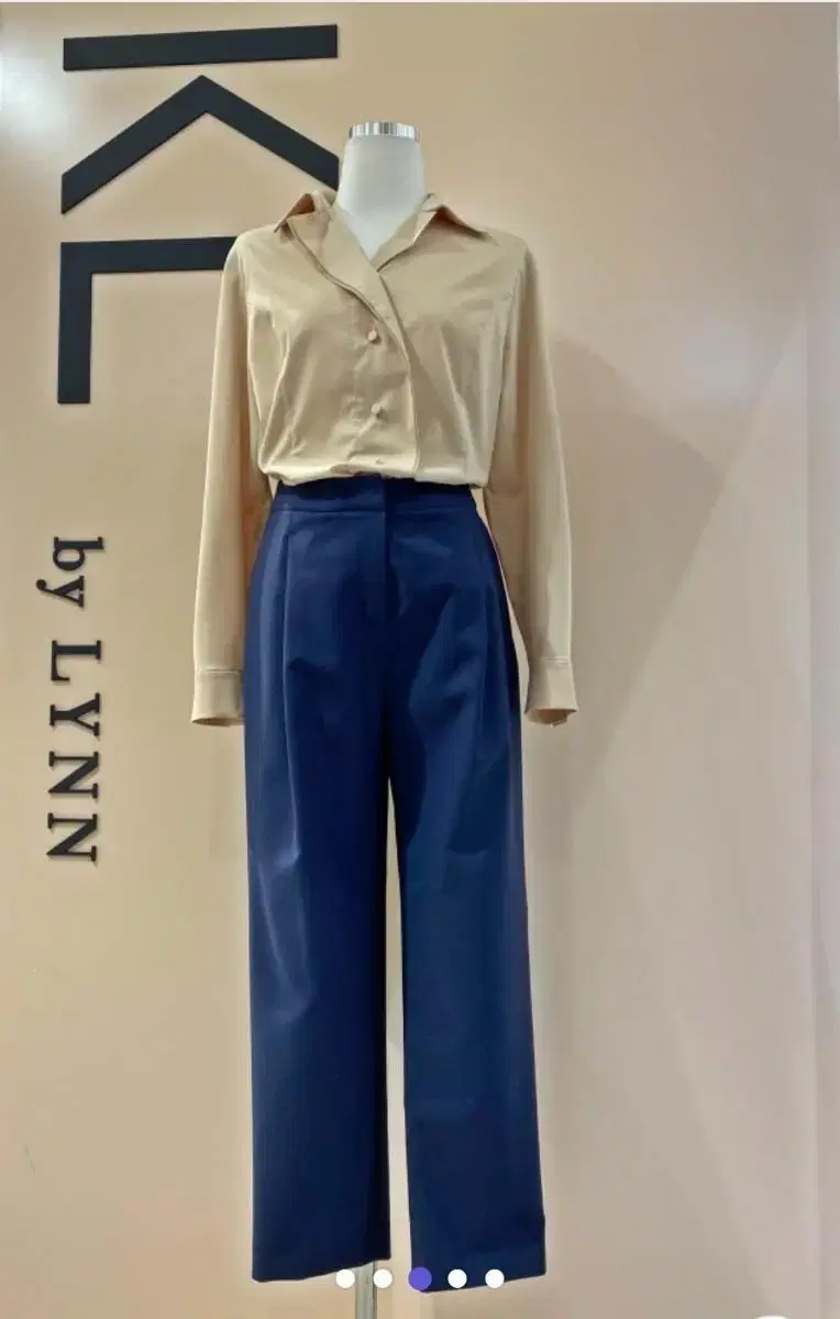 KL BY LYNN Pin-Tucked Straight-Fit Slacks Size 55 New