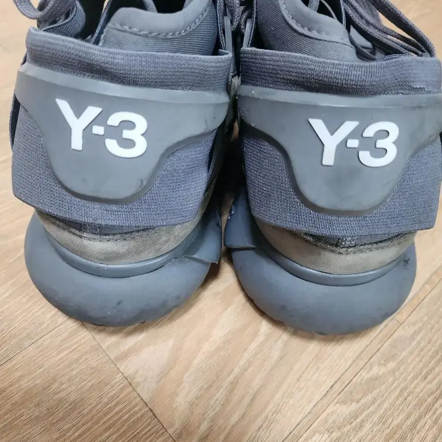 y3. 로우탑스니커즈