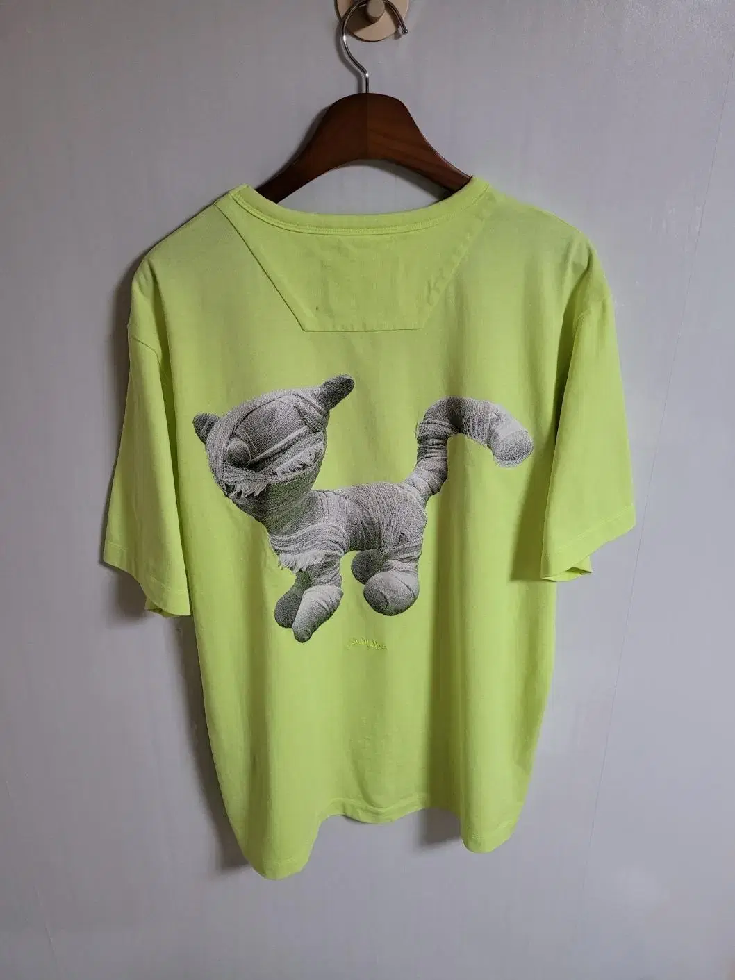 Junji Neon Bandage Cat Embroidered Overfit Short Sleeve Tee 46 JC8942P02F