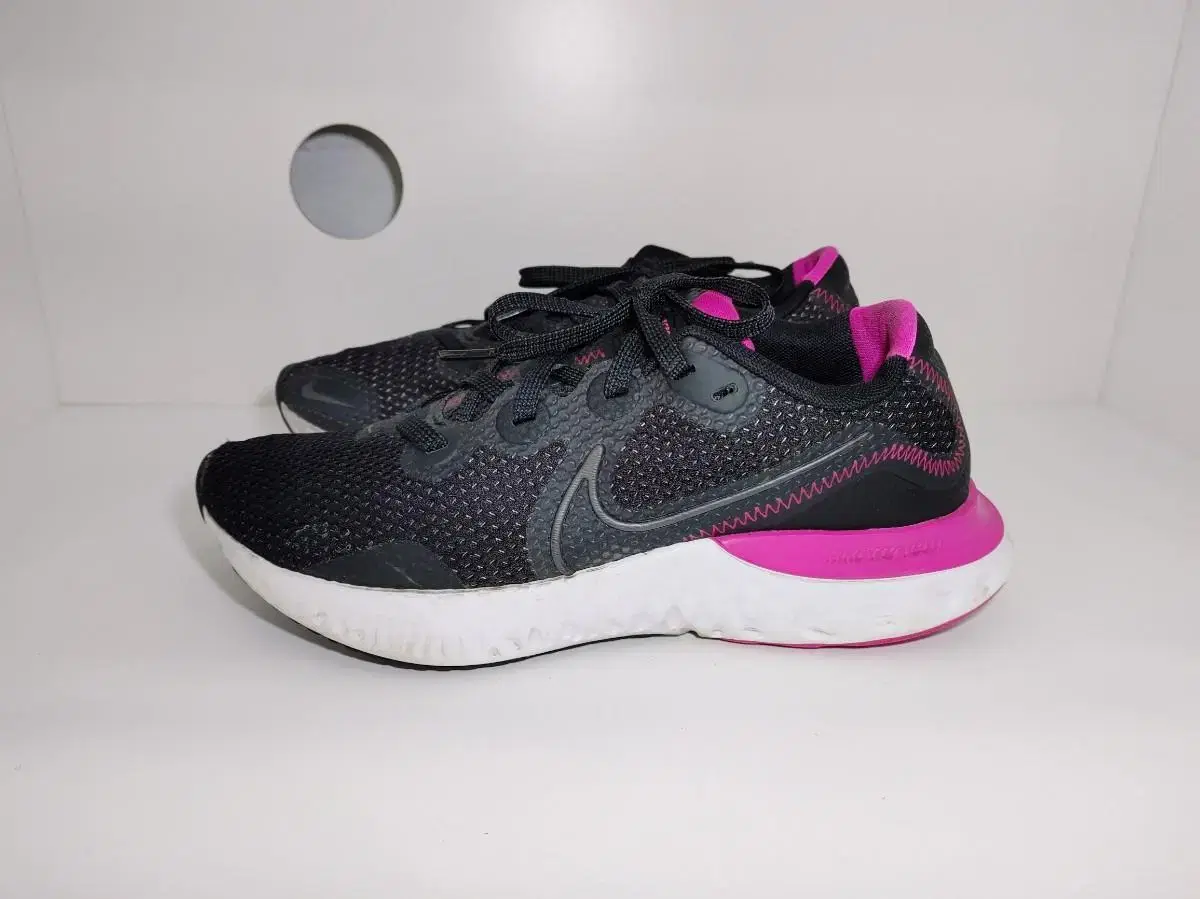 NIKE RENEW Women's Nike Renew Sneakers