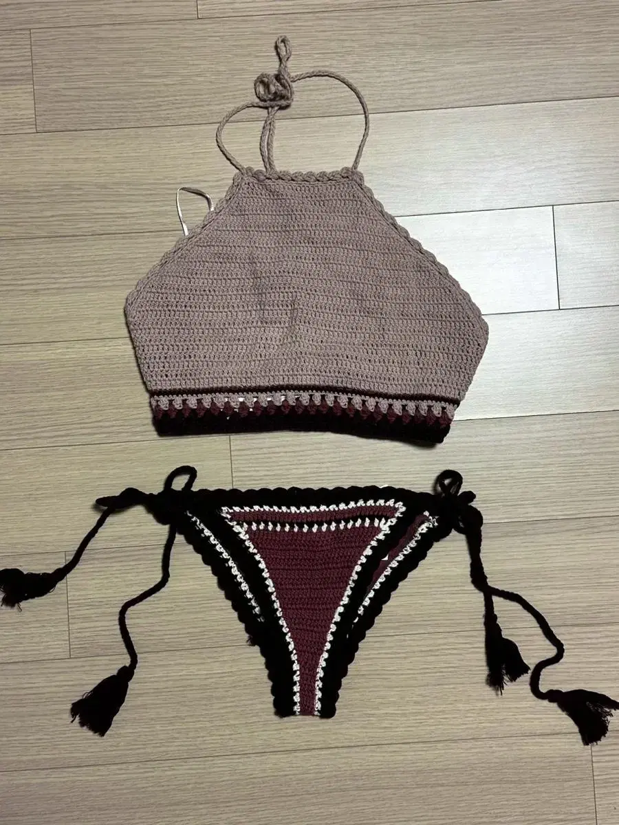 Full and bare knit halter-neck bikini