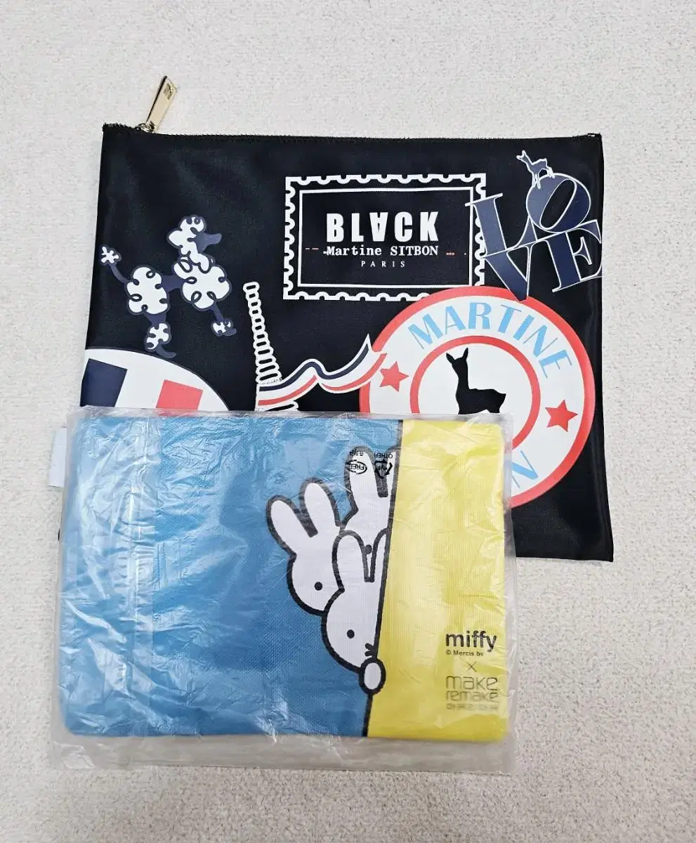 (New with DUMP POW)BlackMartinsitbon Clutch Miffy Pouch