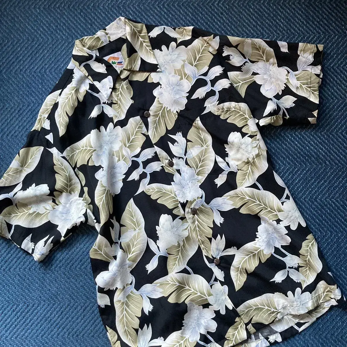 Vintage black flower pattern Hawaiian shirt