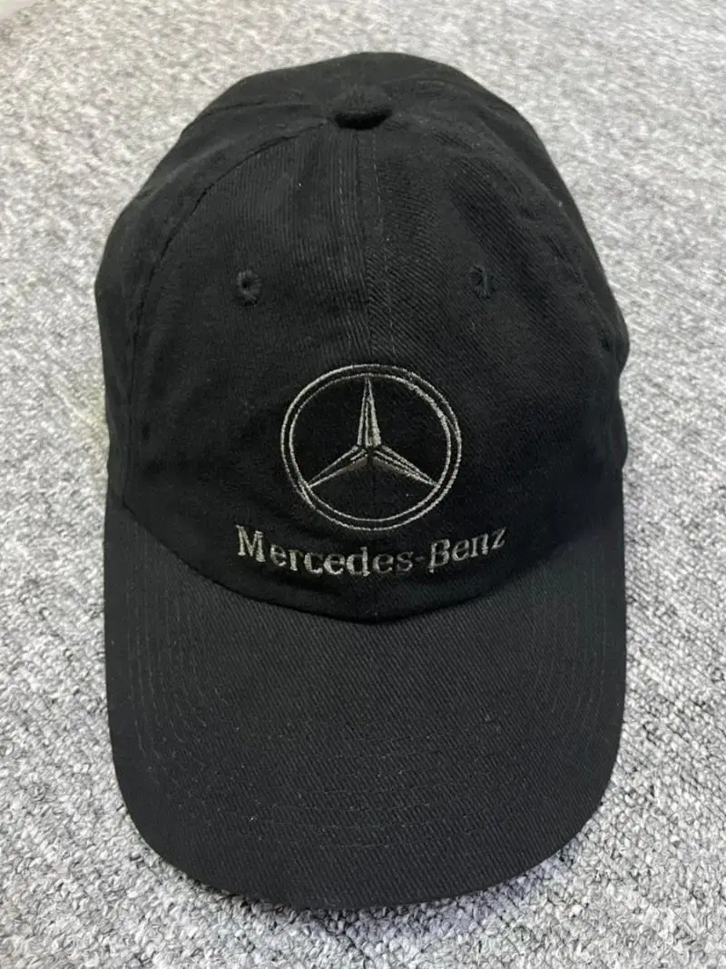 Vintage ballcap with embroidered Mercedes Benz logo