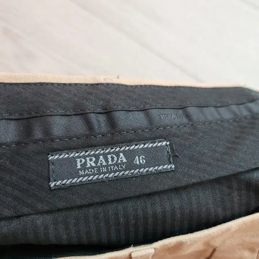 정품 Prada Black label 남성용 실크 바지 -eu46