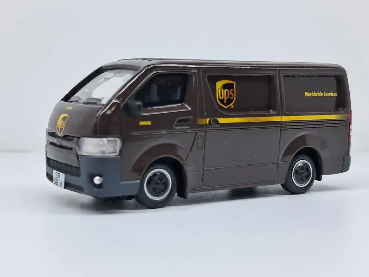 Tiny Hiace DHL Van