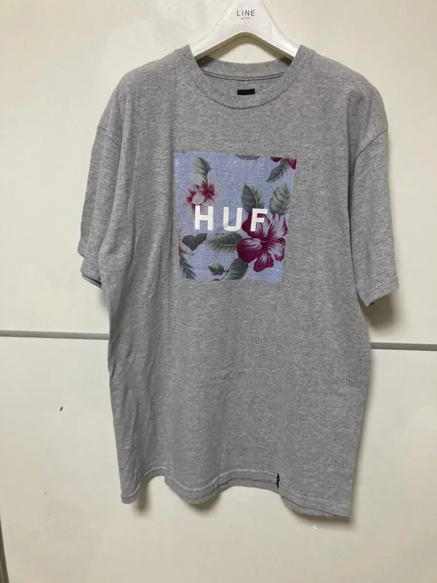 HUF 허프 반팔티 M