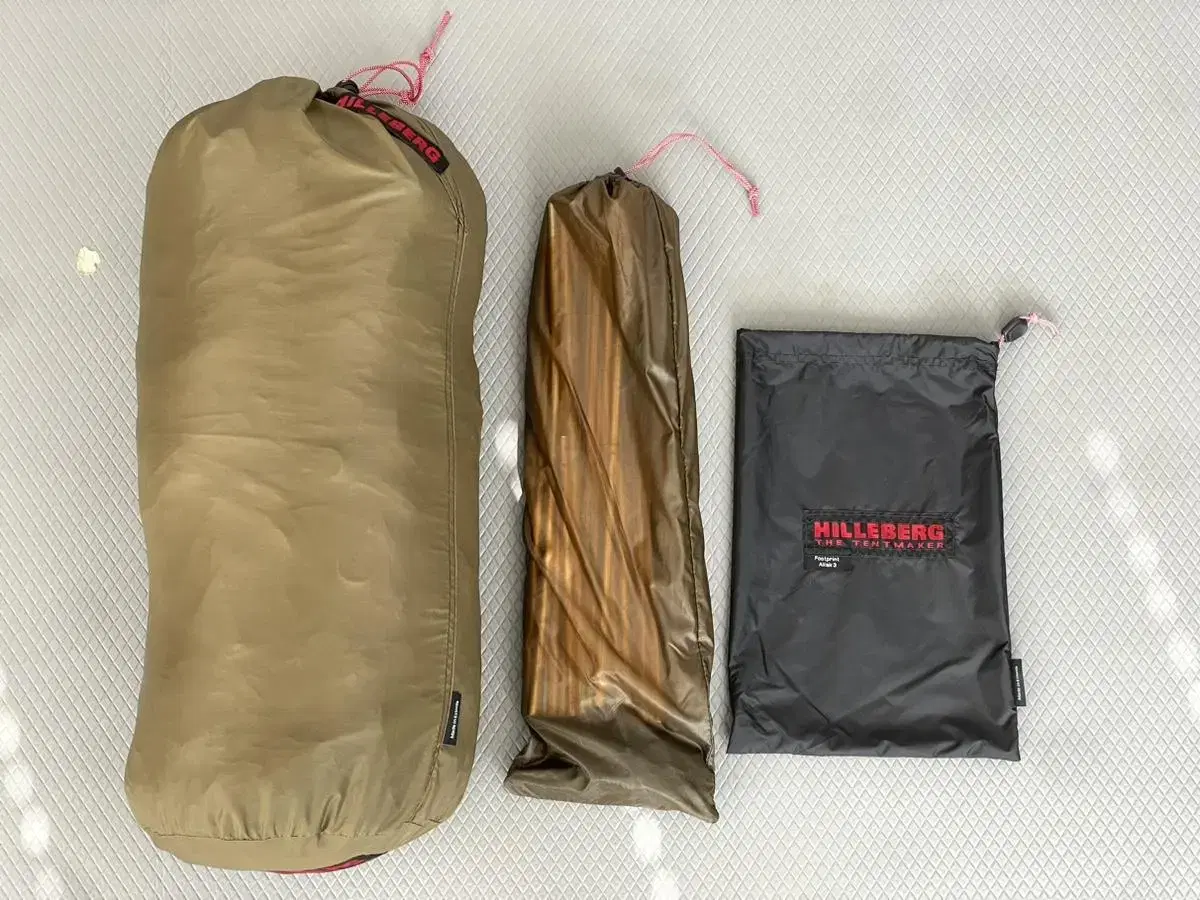 Hilleberg Alak 3 Parkers with genuine sand foot