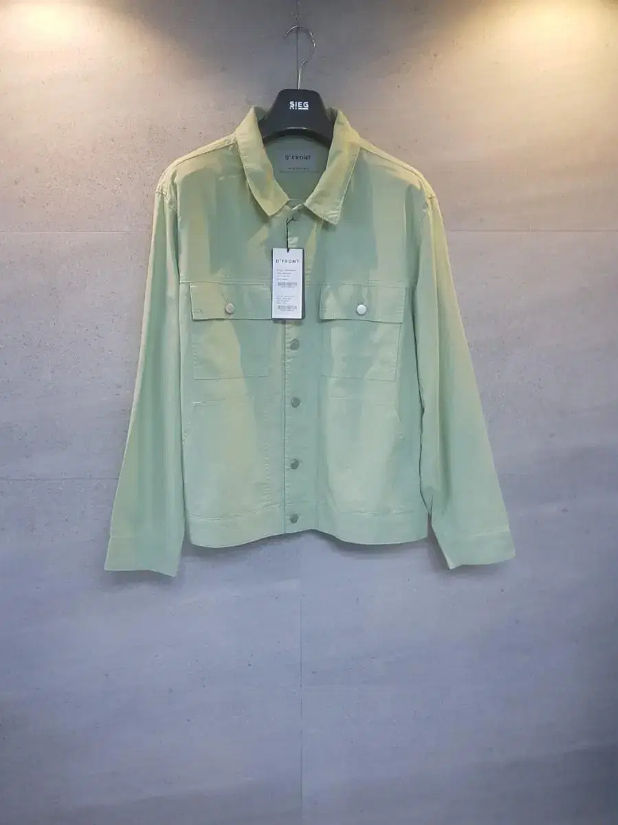 A linen tracker jacket in a hwasa green color!