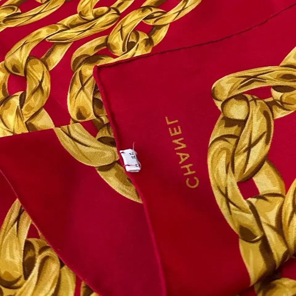 (CHANEL)red ethnic scarf