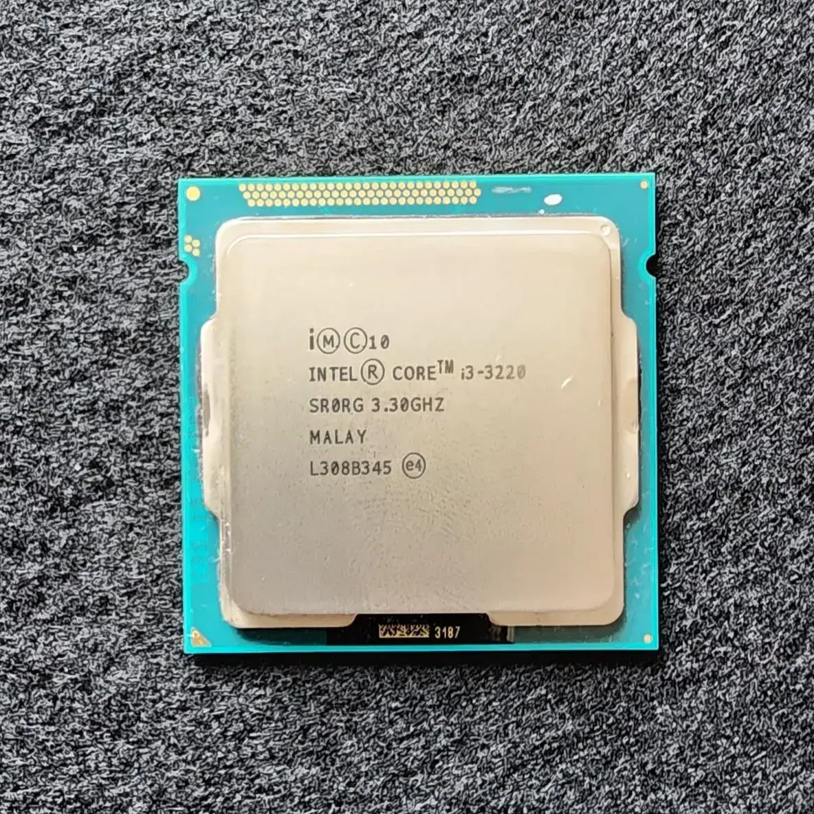 인텔 펜티엄 G3220 (하스웰 리프레시) CPU 입니다.