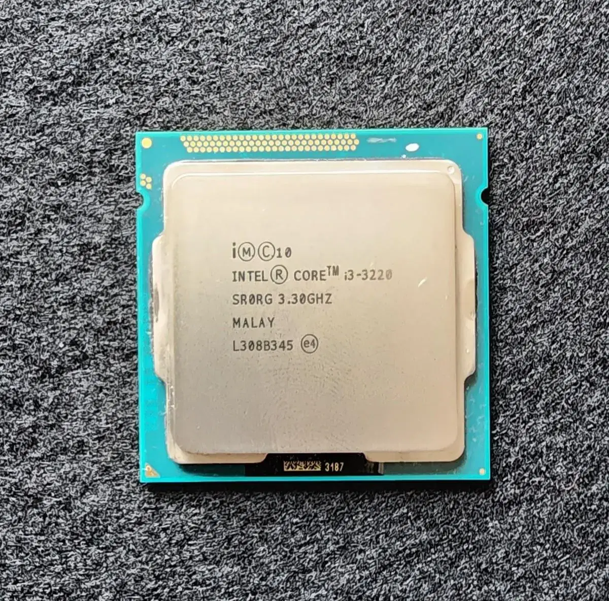 인텔 펜티엄 G3220 (하스웰 리프레시) CPU 입니다.