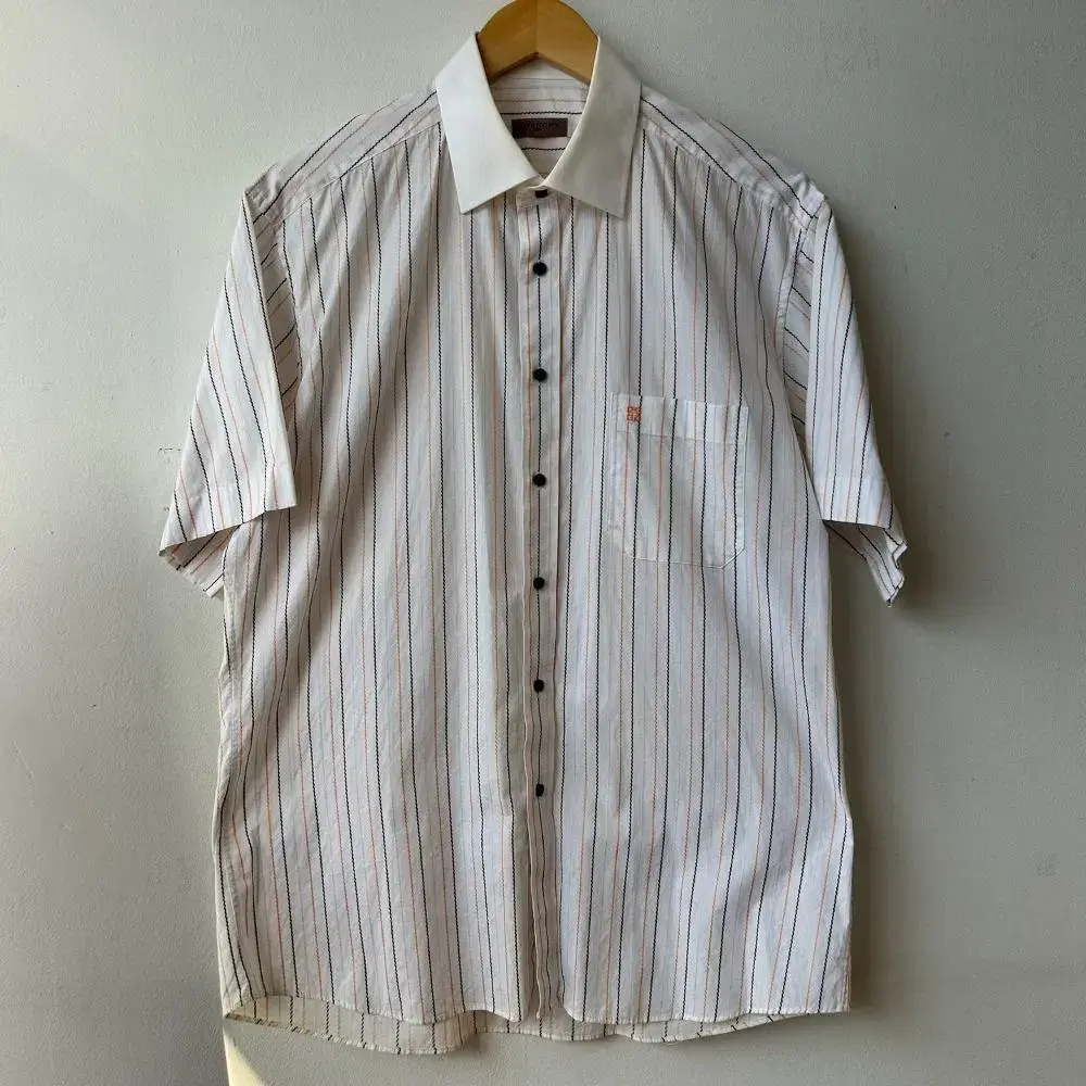 8820 - Givenchy White Striped Short Sleeve Shirt (100 to 105)