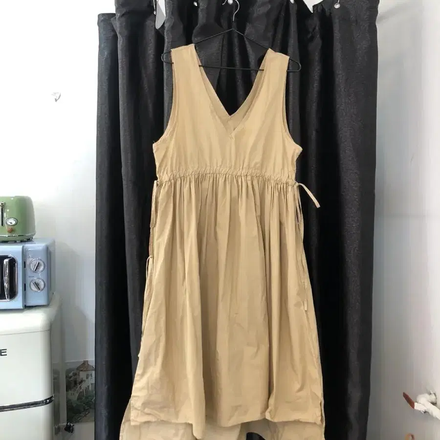 Vintage Bunny 0415 beige sleeveless op