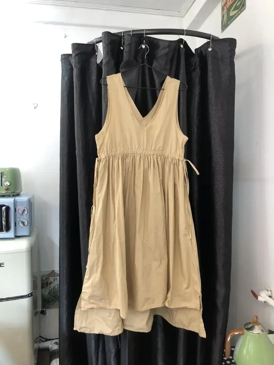 Vintage Bunny 0415 beige sleeveless op