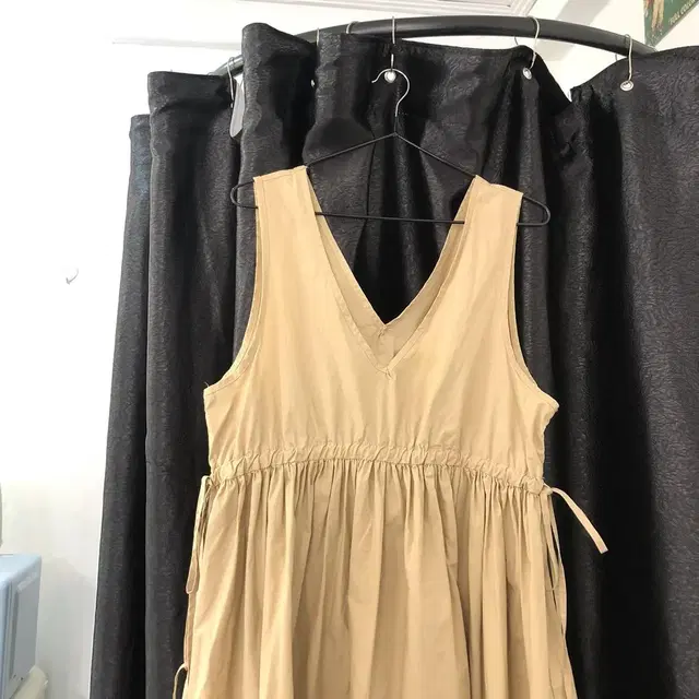 Vintage Bunny 0415 beige sleeveless op