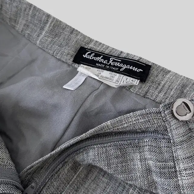 (Salvatore Ferragamo)gray linen skirt