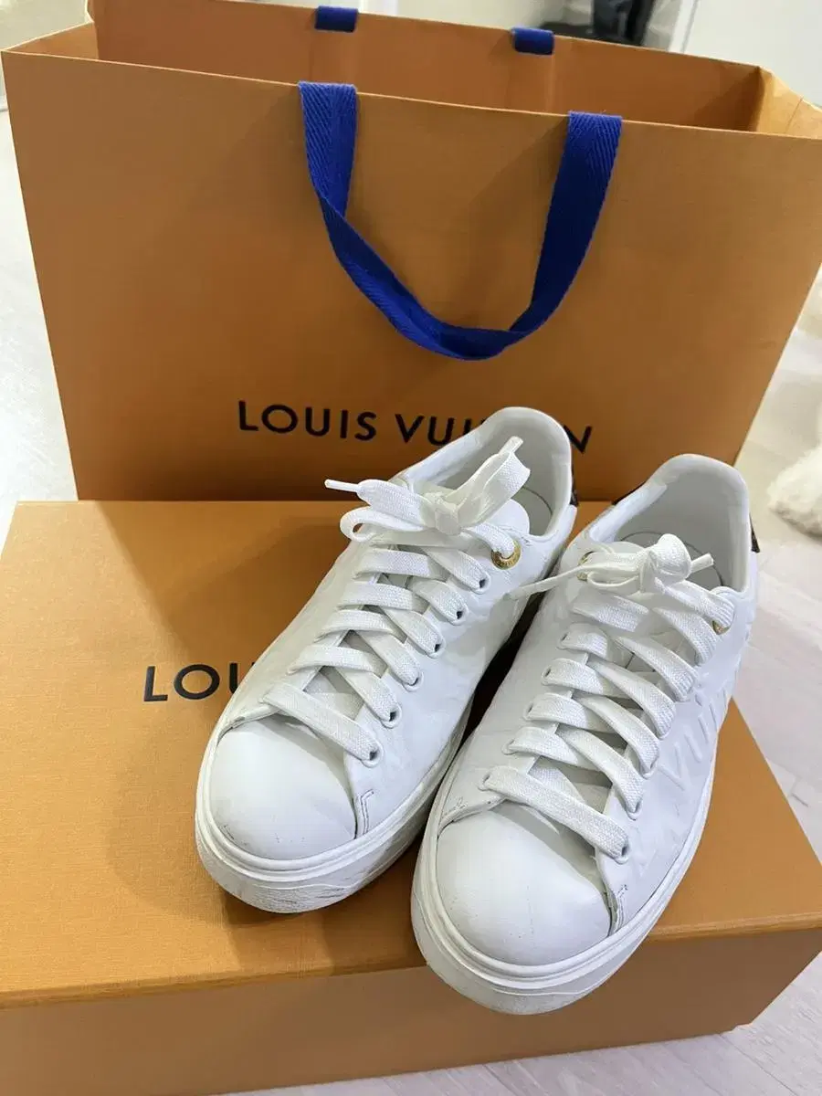 Louis Vuitton sneakers size 34