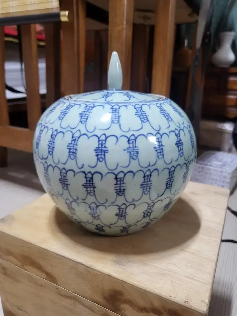 Chinese ceramic 23cm