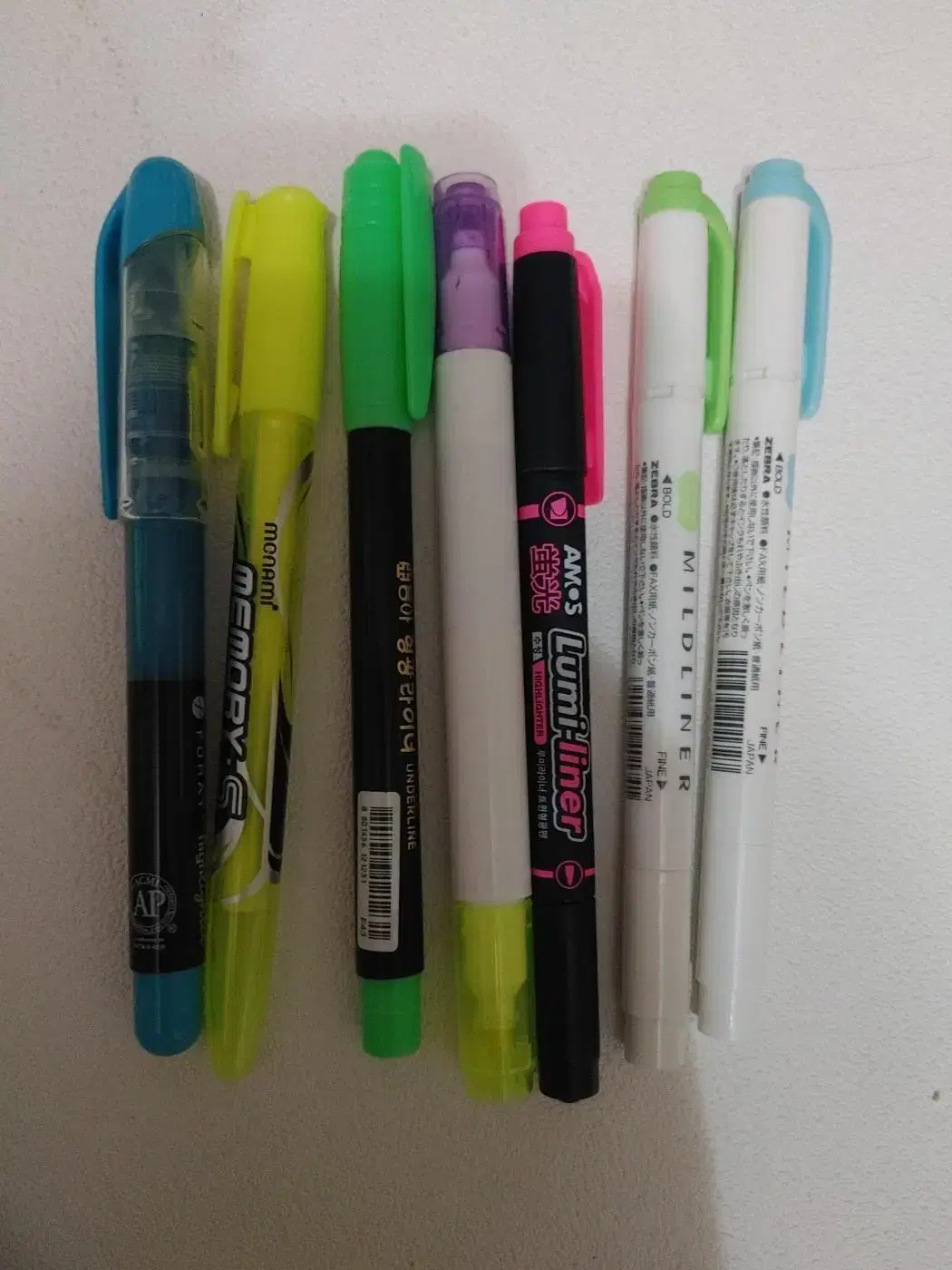 Highlighters, signing pens, and other writing instruments bulk Pen writing